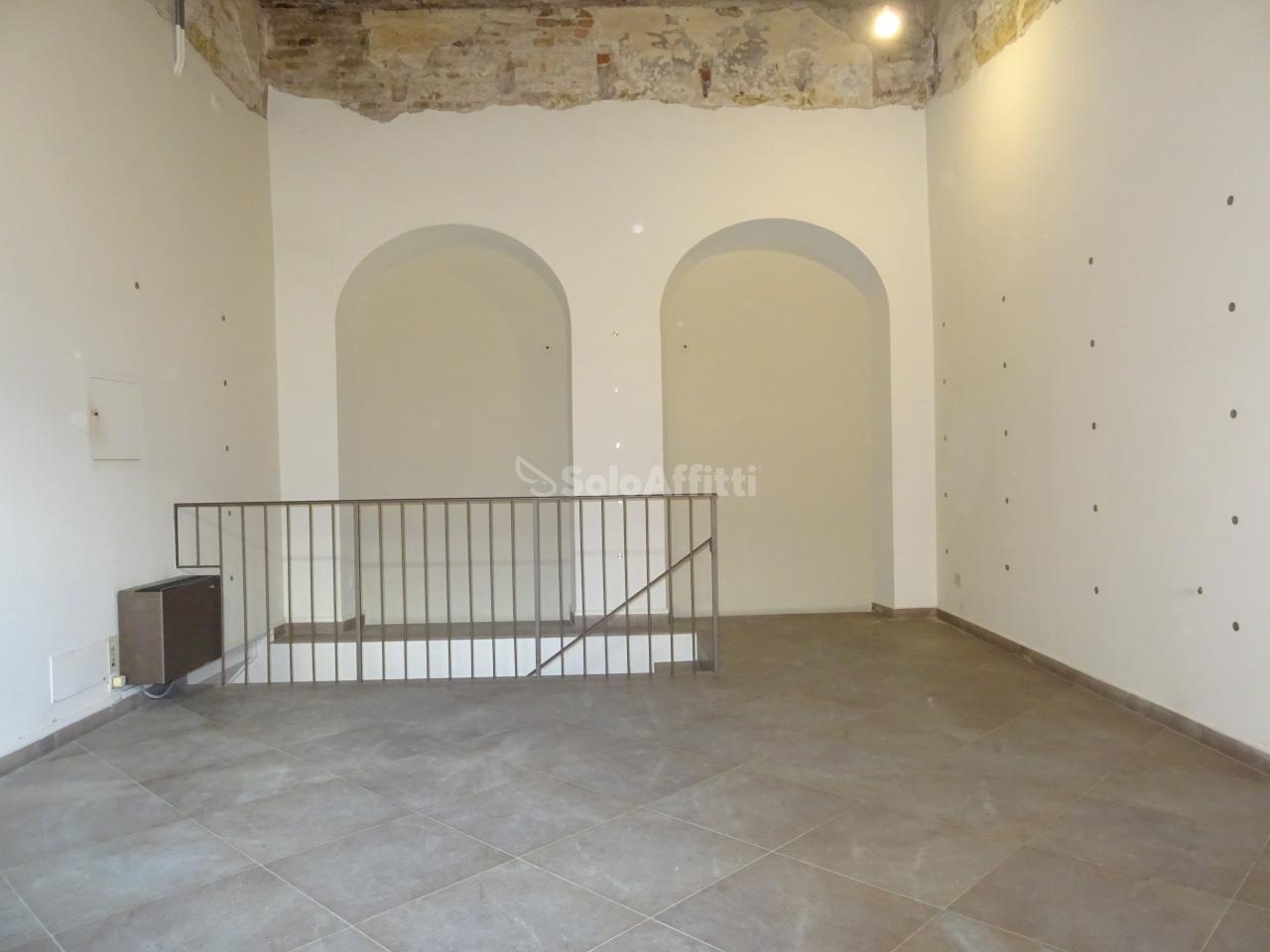 Affitto 1 vetrina, Senigallia foto