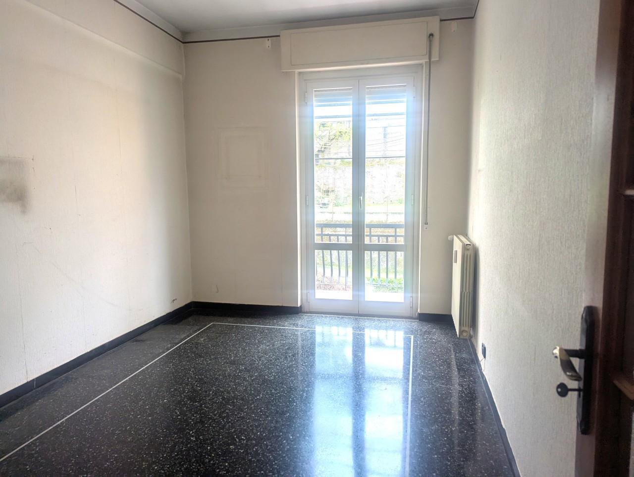Vendita Esavani, Genova foto