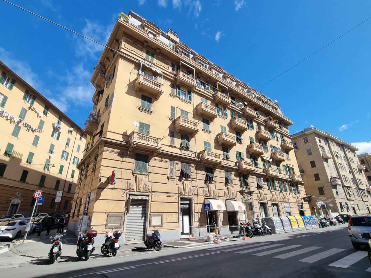 Vendita Esavani, Genova foto