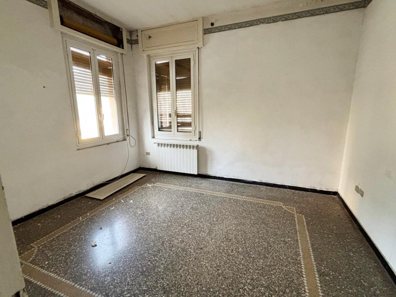 Vendita Quadrivani, Genova foto