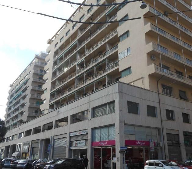 Vendita Esavani, Genova foto