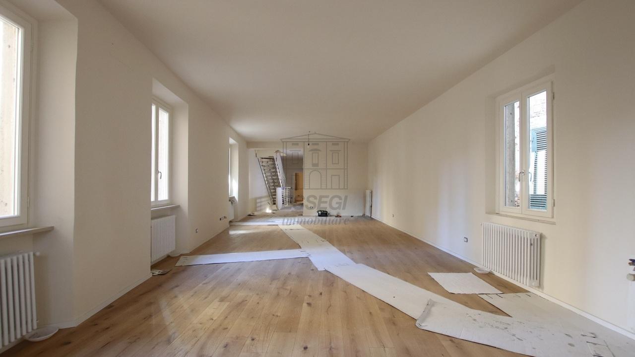 Vendita Esavani, Lucca foto
