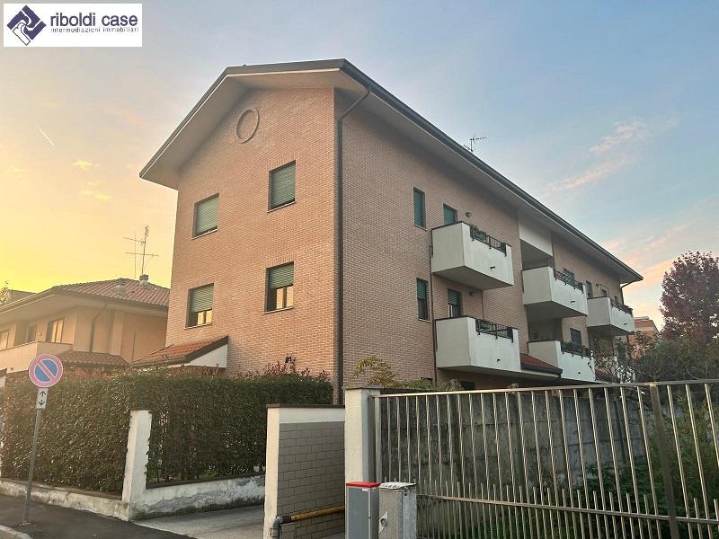 Vendita Trivani, Desio foto