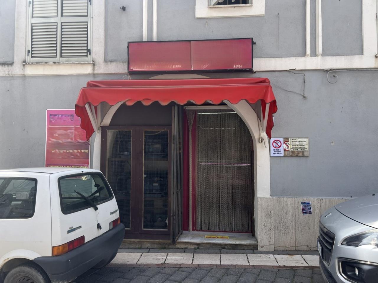 Vendita Negozio, Ispani foto