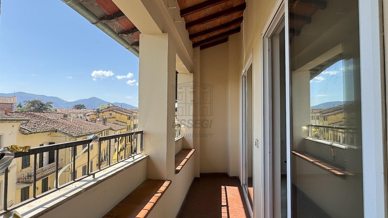 Vendita Eptavani, Lucca foto