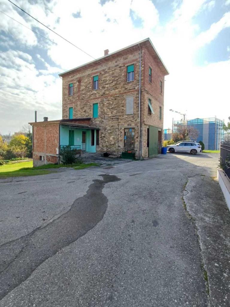 Vendita Trivani, Varano de' Melegari foto