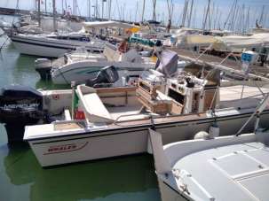 Boston whaler Outrage 25 Benzina 1983 Usata, Milano Boston whaler Outrage 25 Benzina 1983 Usata, Milano