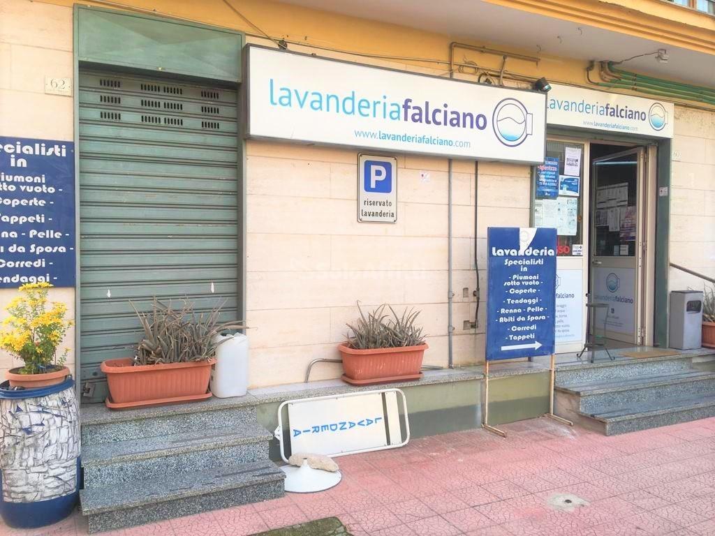 Affitto 2 vetrine, Caserta foto
