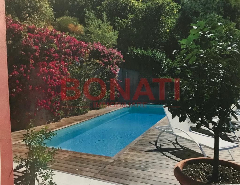 Vendita Esavani, Massa foto