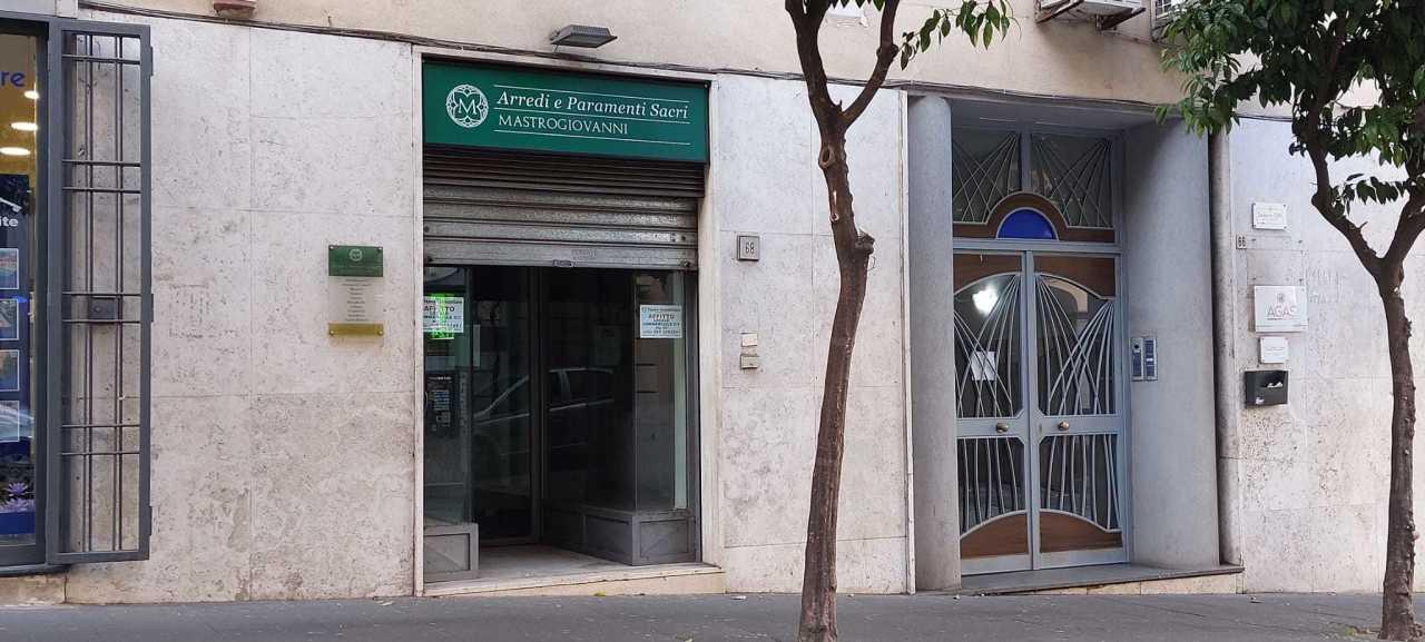 Affitto 2 vetrine, Salerno foto