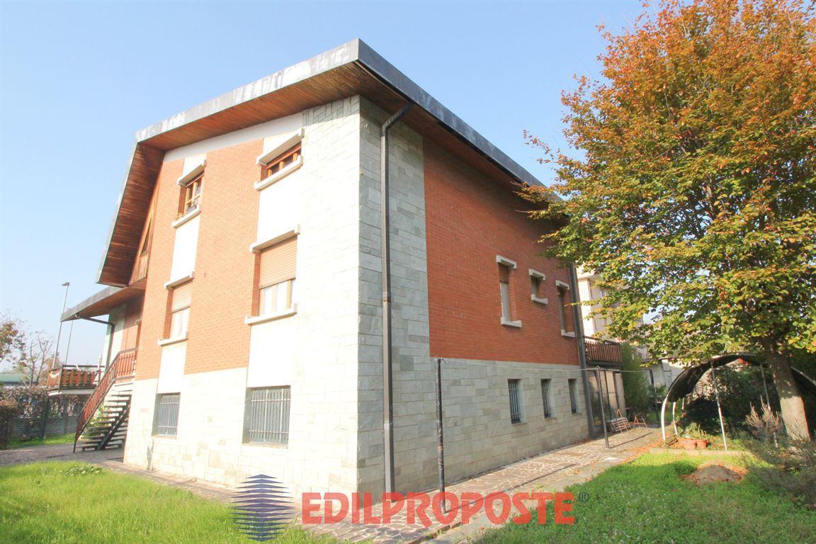 Vendita Villa bifamiliare, Limbiate foto