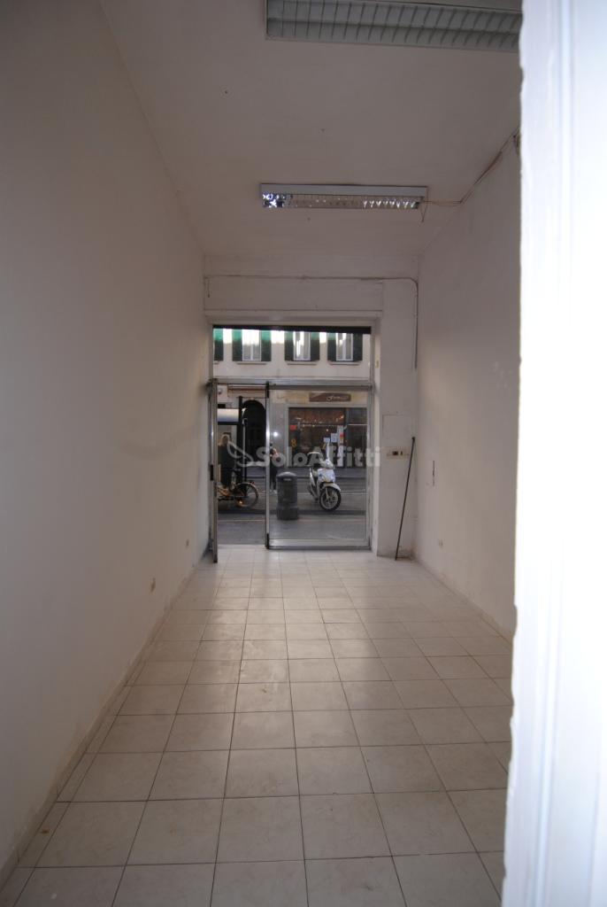 Affitto 1 vetrina, Livorno foto