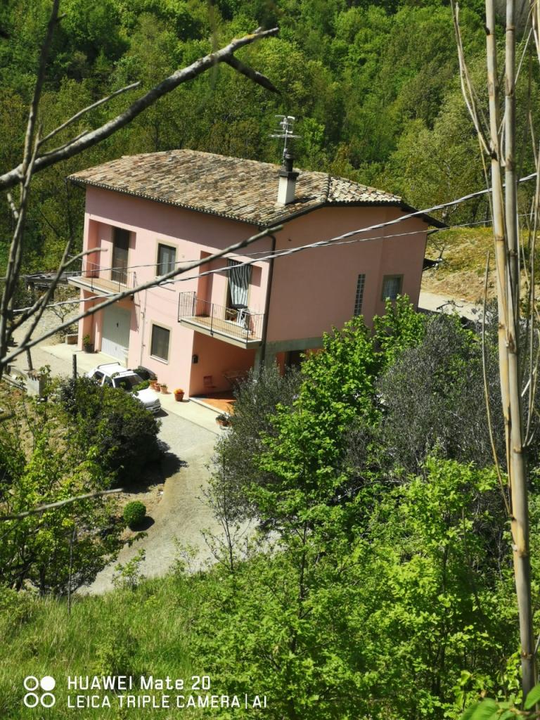 casa indipendente in vendita a Farindola in zona Santa Maria