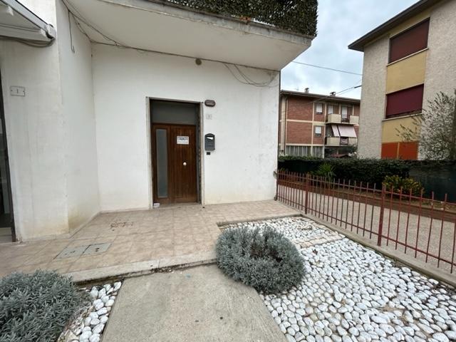 Affitto Locale commerciale, Foligno foto