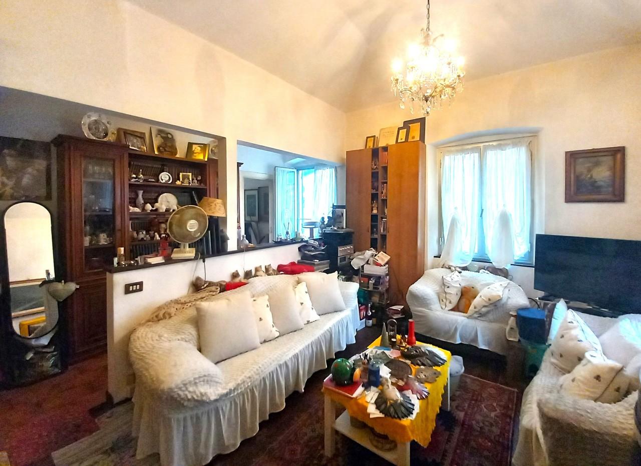 Vendita Pentavani, Uscio foto