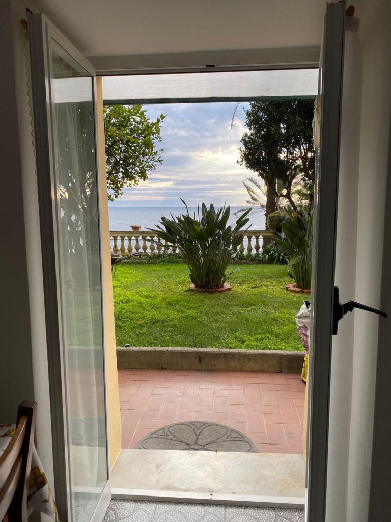 Rent Two rooms, Bordighera foto