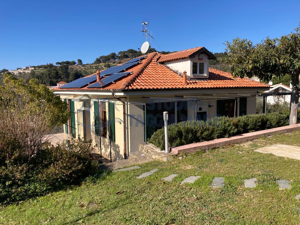 casa indipendente in vendita ad Imperia