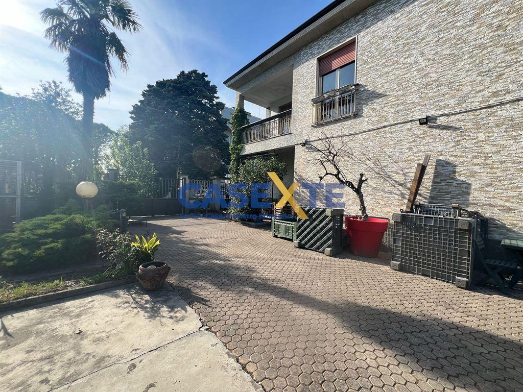Vendita Casa Indipendente, Caronno Pertusella foto