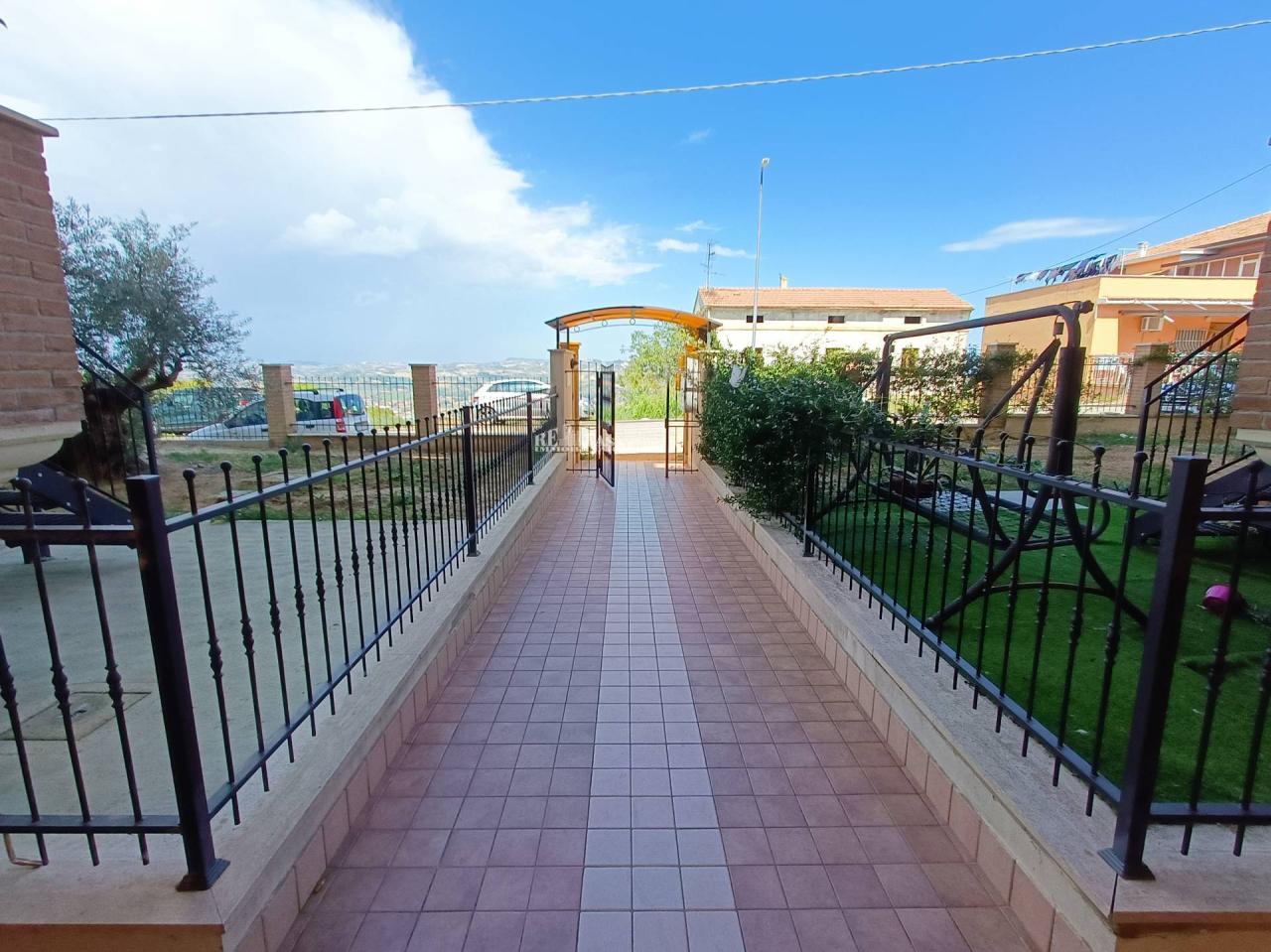 Sale Appartamento, Colonnella foto