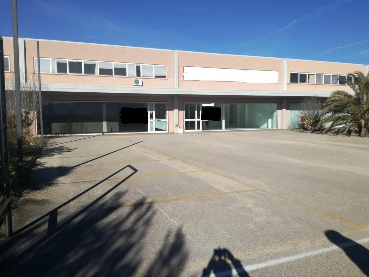 Affitto Capannone, Citta Sant'Angelo foto