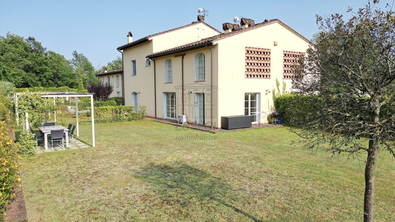Vendita Esavani, Lucca foto
