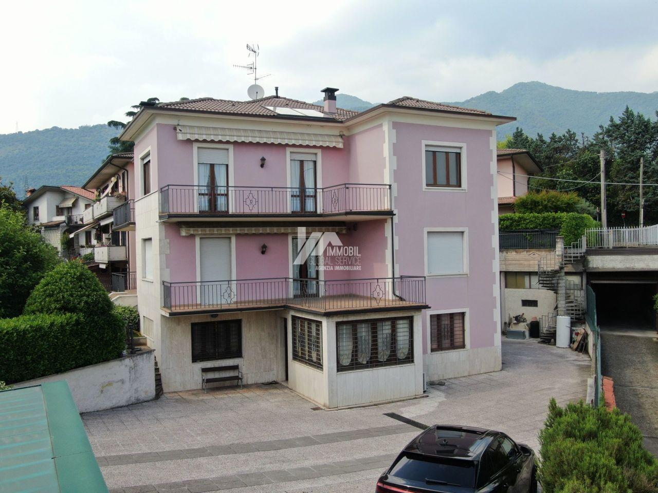 Vendita Pentavani, Concesio foto