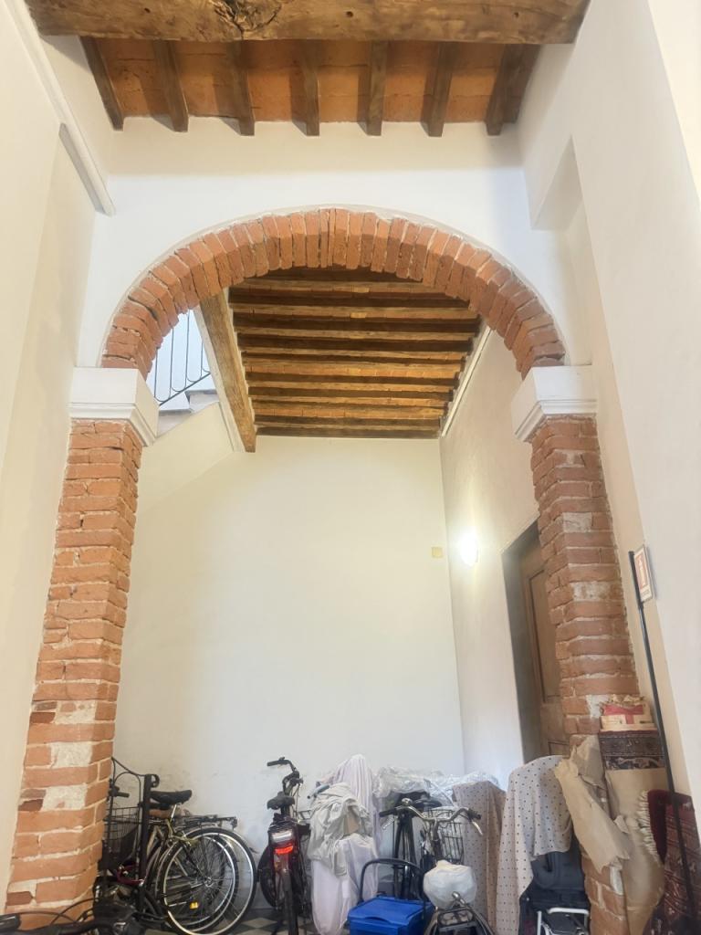 Vendita Quadrivani, Pietrasanta foto