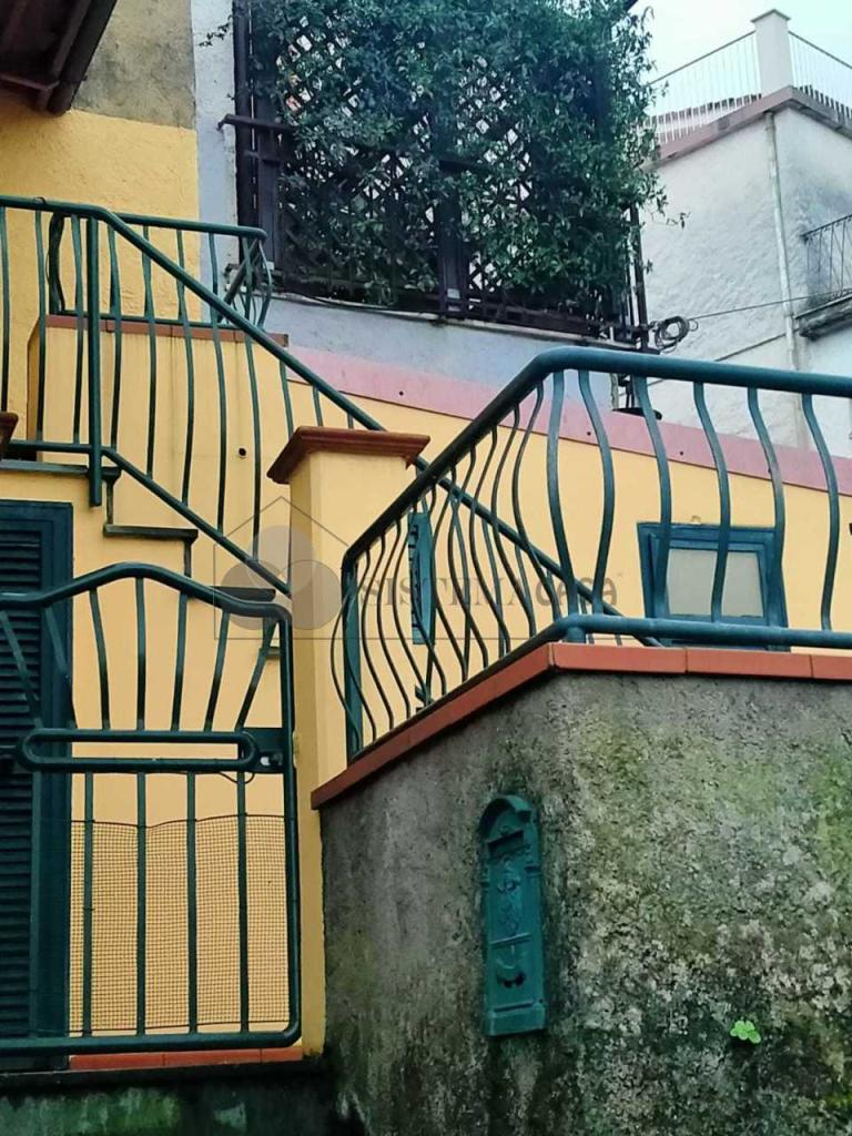 Sale Four rooms, Follo foto