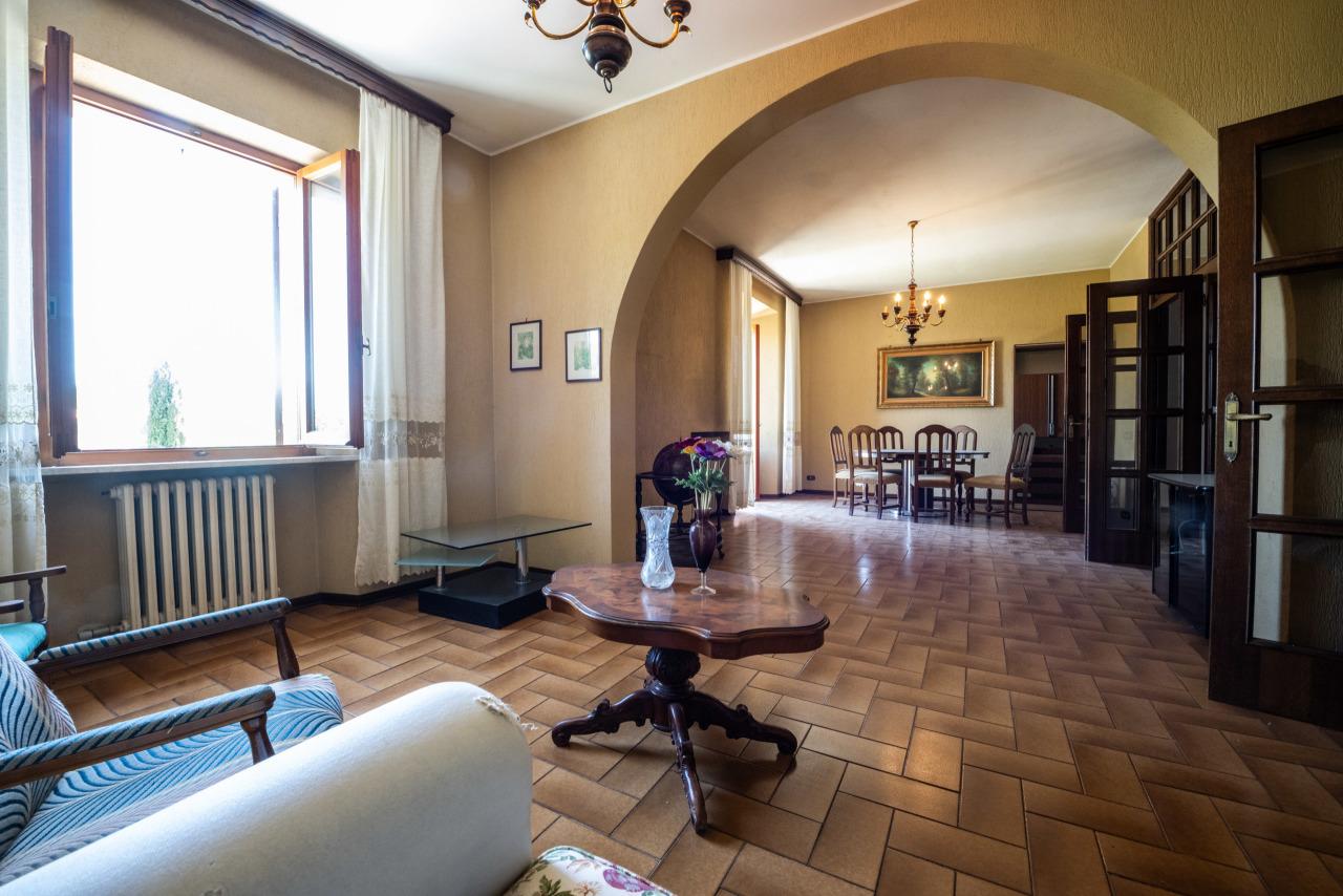 Vendita Multivani, Asciano foto