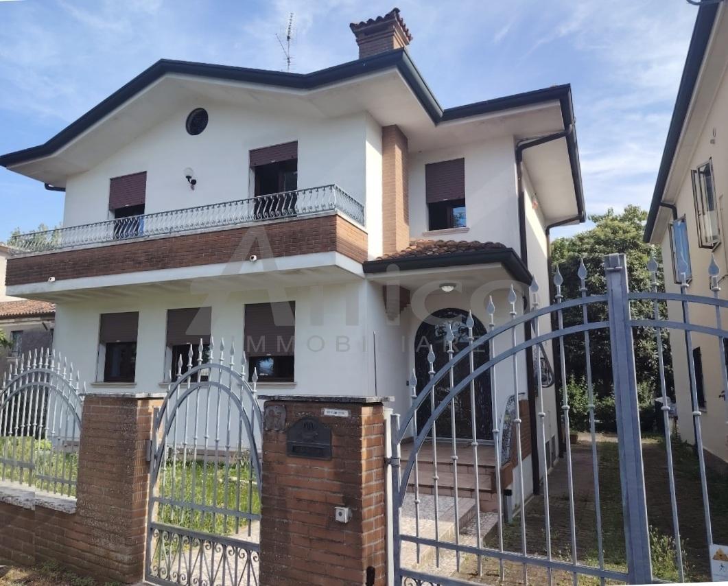 casa indipendente in vendita a Rovigo in zona San Pio X