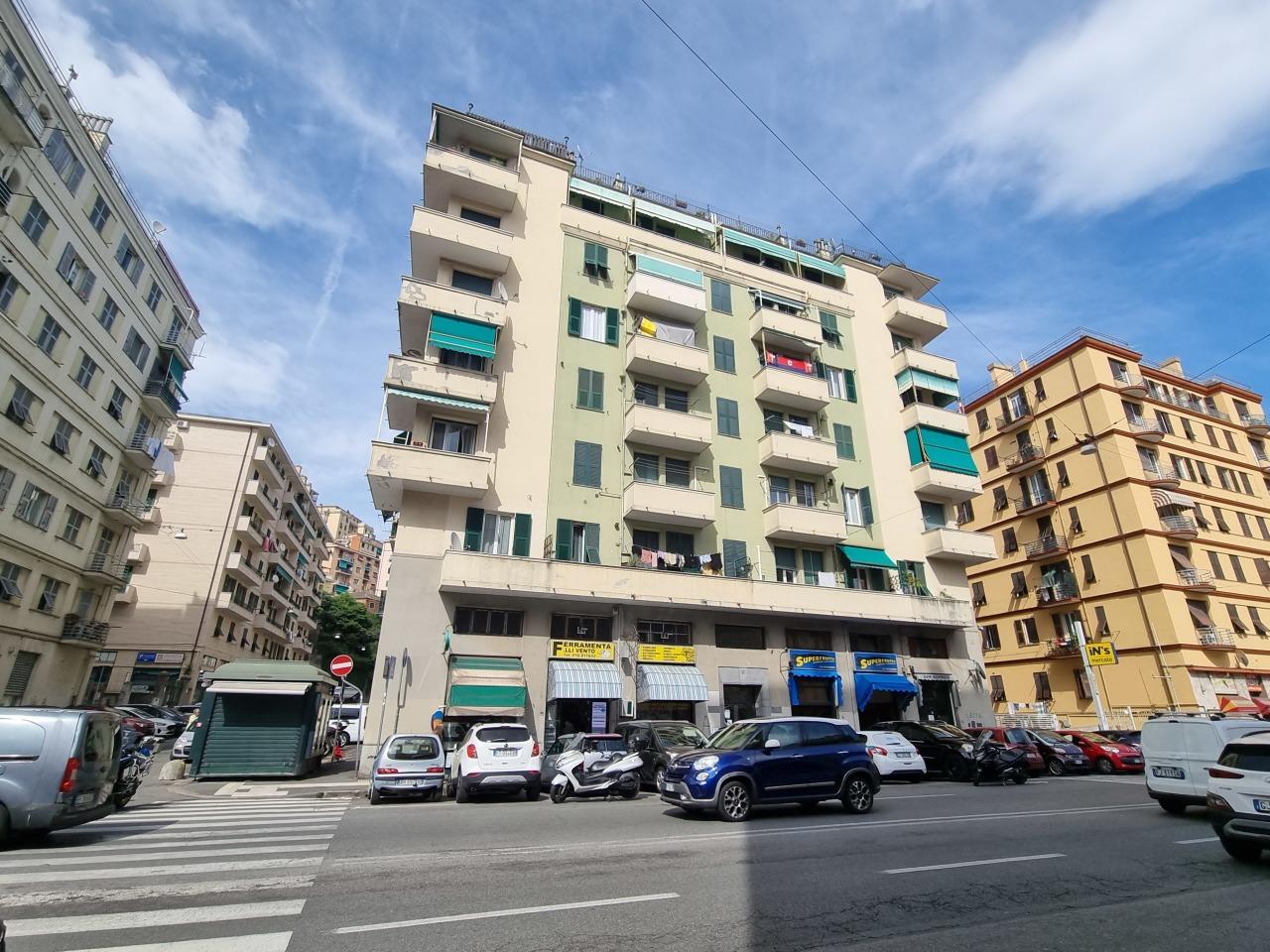 Vendita Esavani, Genova foto