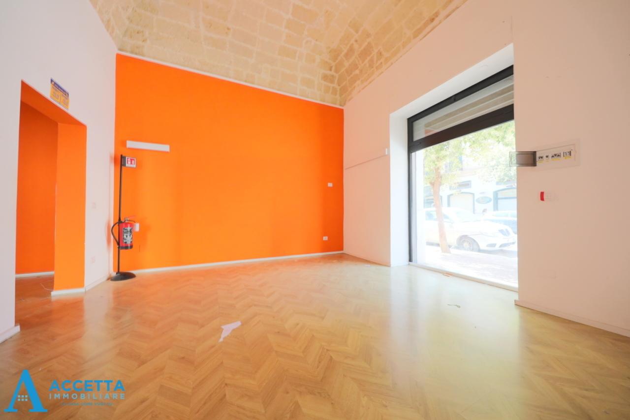 Rent Four rooms, Taranto foto