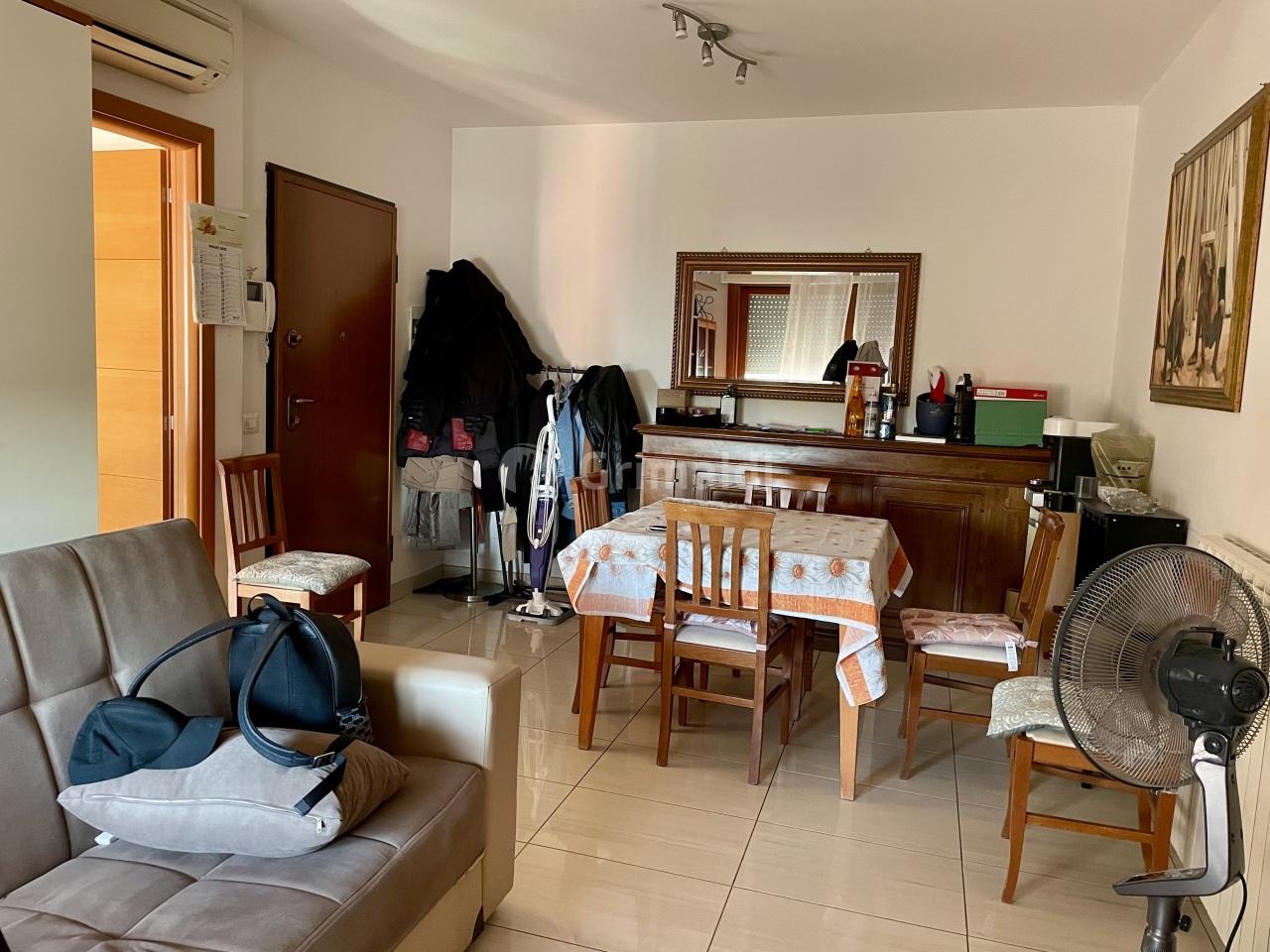 Vendita Eptavani, Aprilia foto