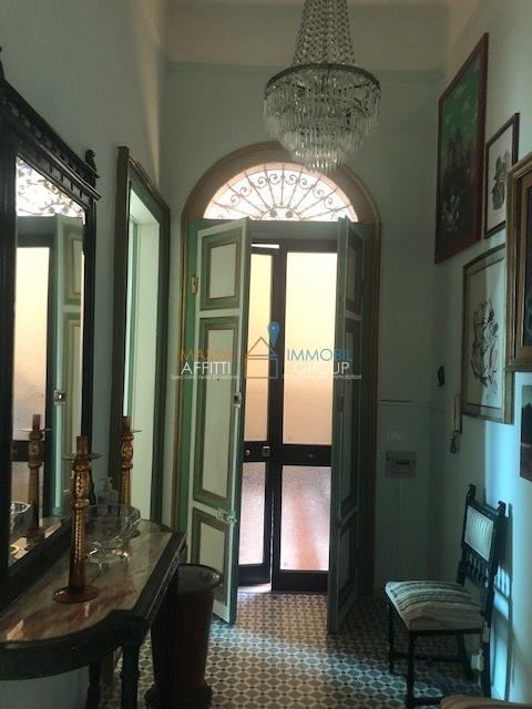 Affitto Multivani, Massa foto