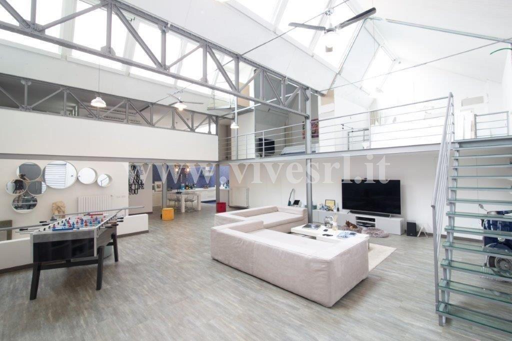 Sale Loft / Open Space, Milano foto