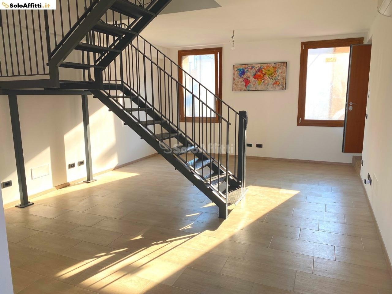Rent Trivani, Gambara foto