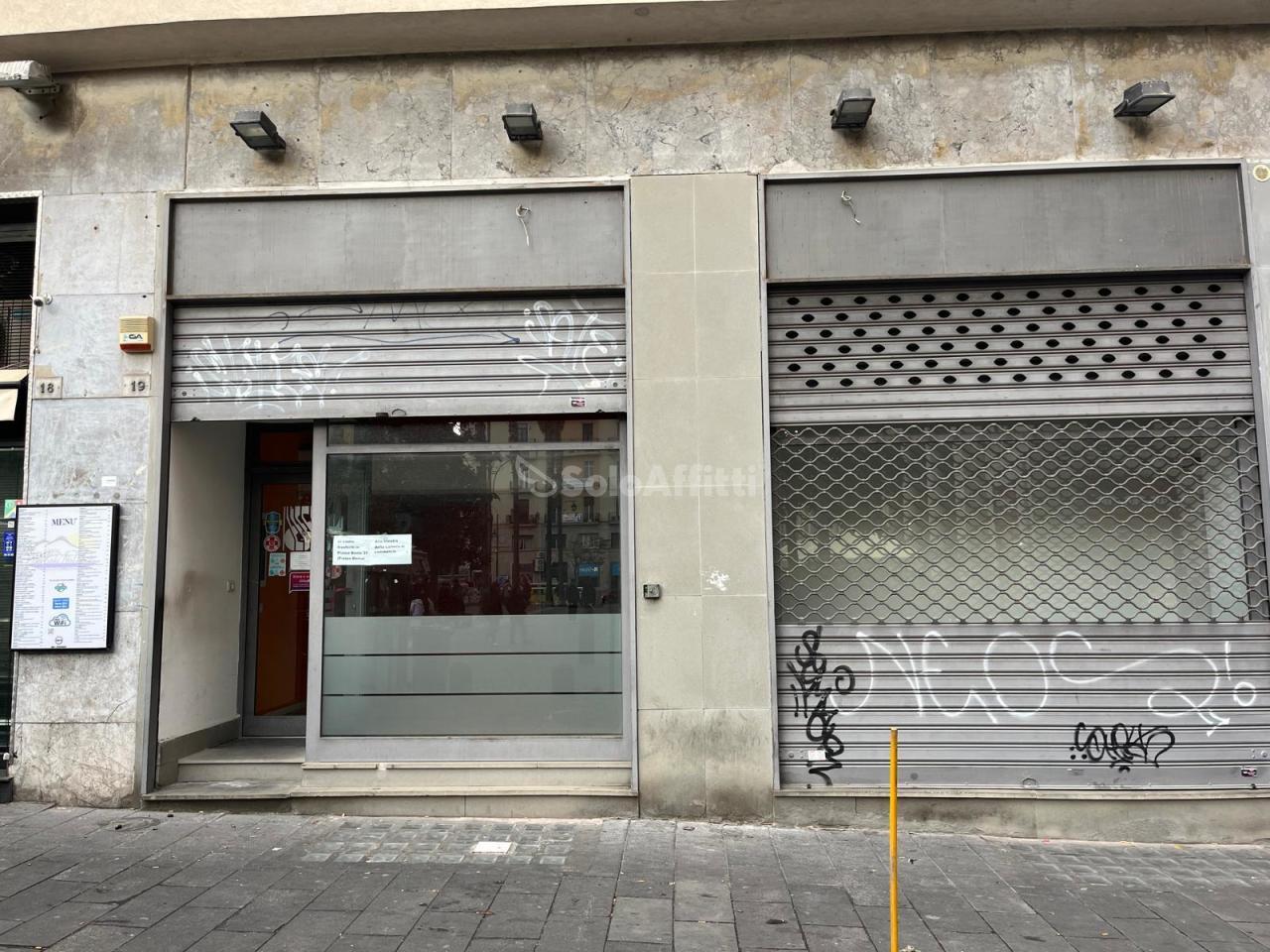 Affitto 2 vetrine, Napoli foto