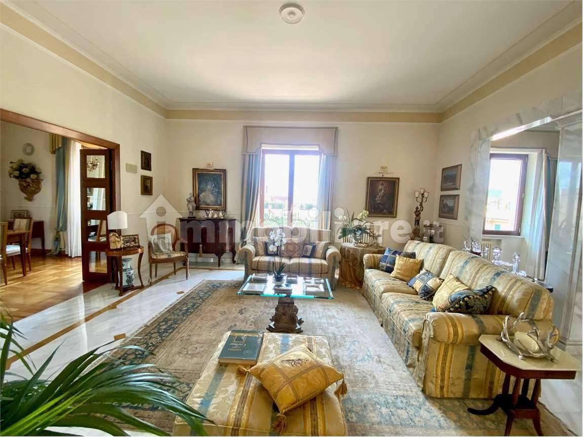 Vendita Multivani, Genova foto