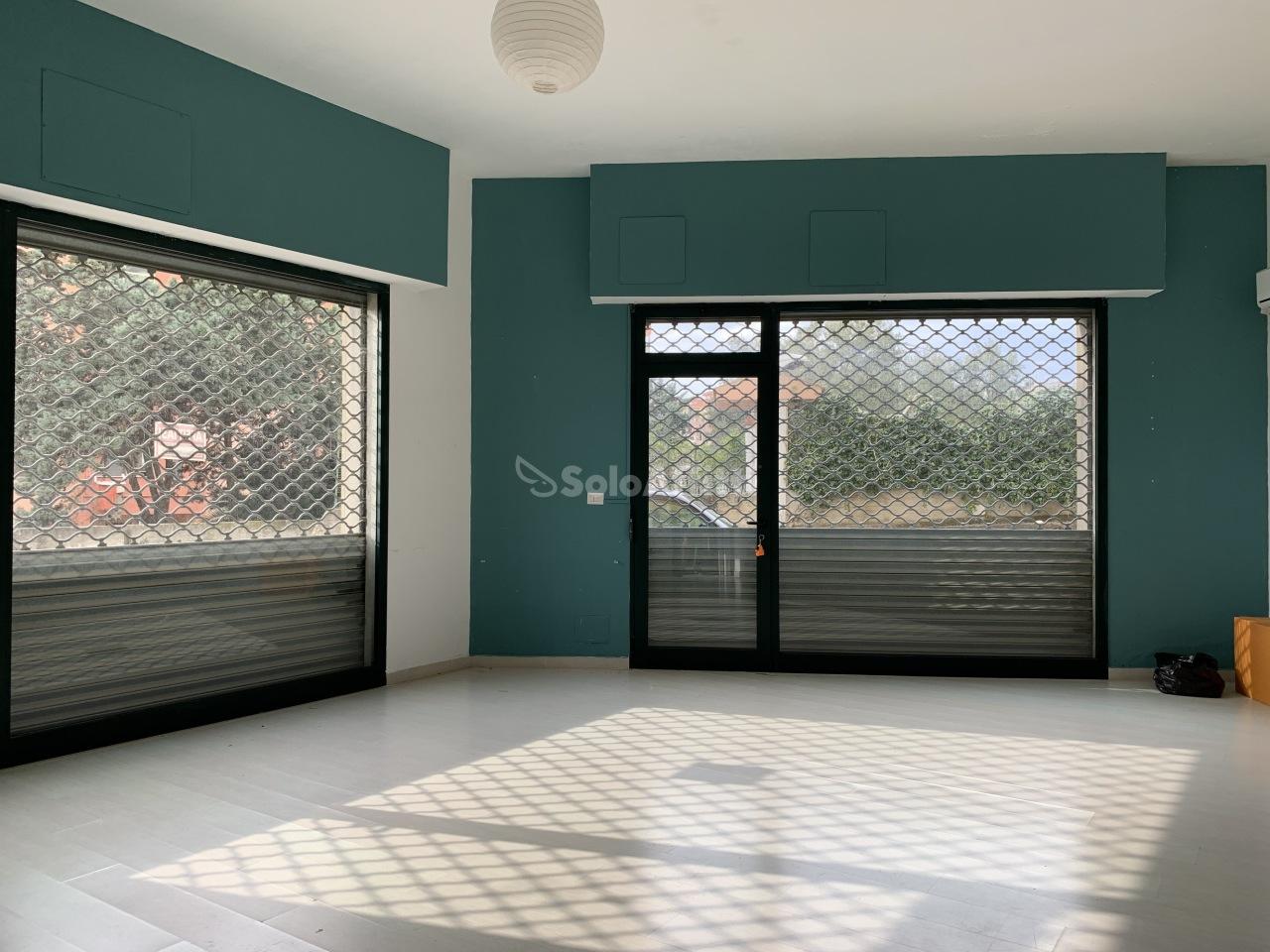 Affitto 3 vetrine, Catanzaro Affitto 3 vetrine, Catanzaro foto