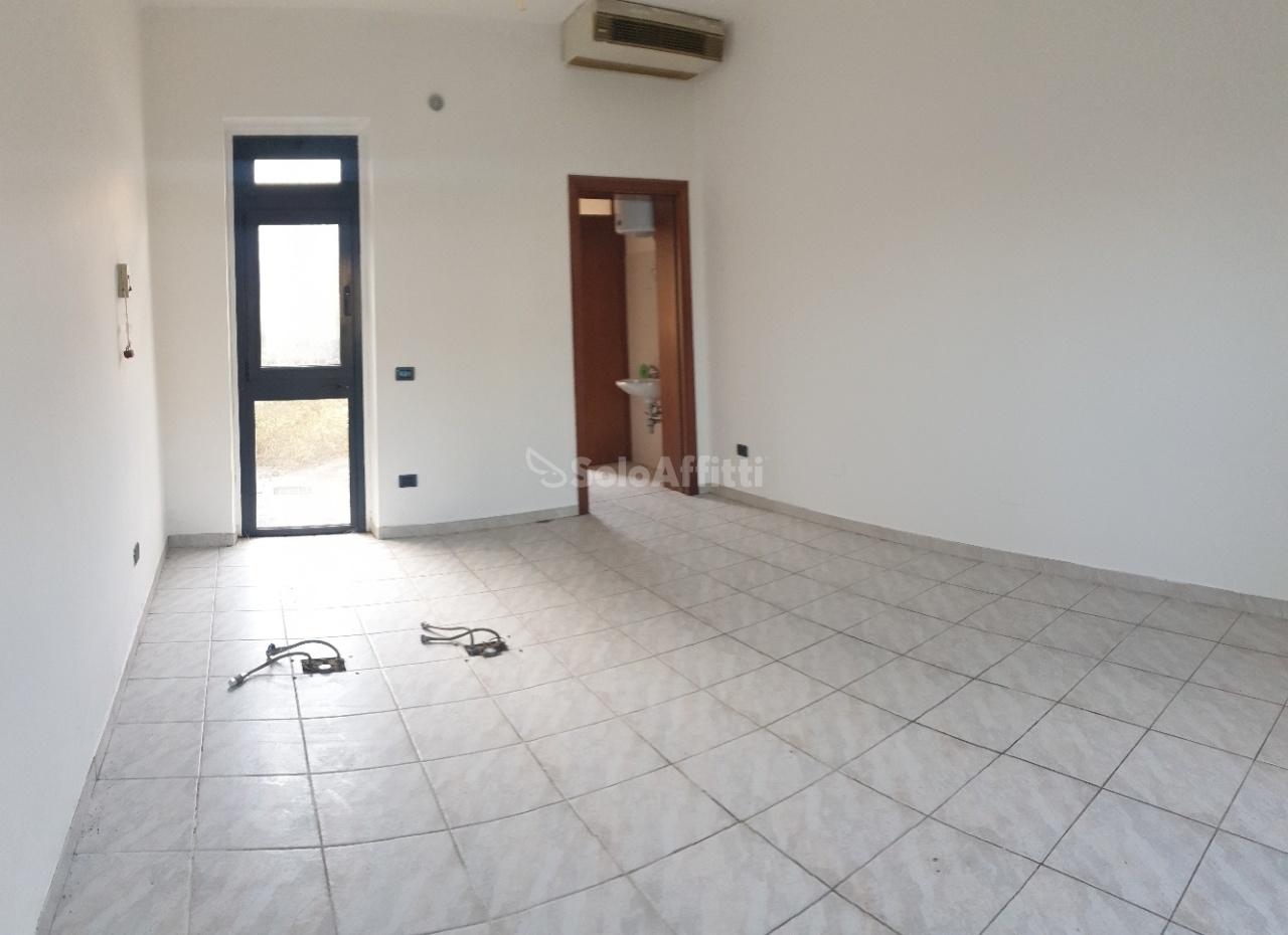 Affitto 1 vetrina, Minerbe Affitto 1 vetrina, Minerbe foto