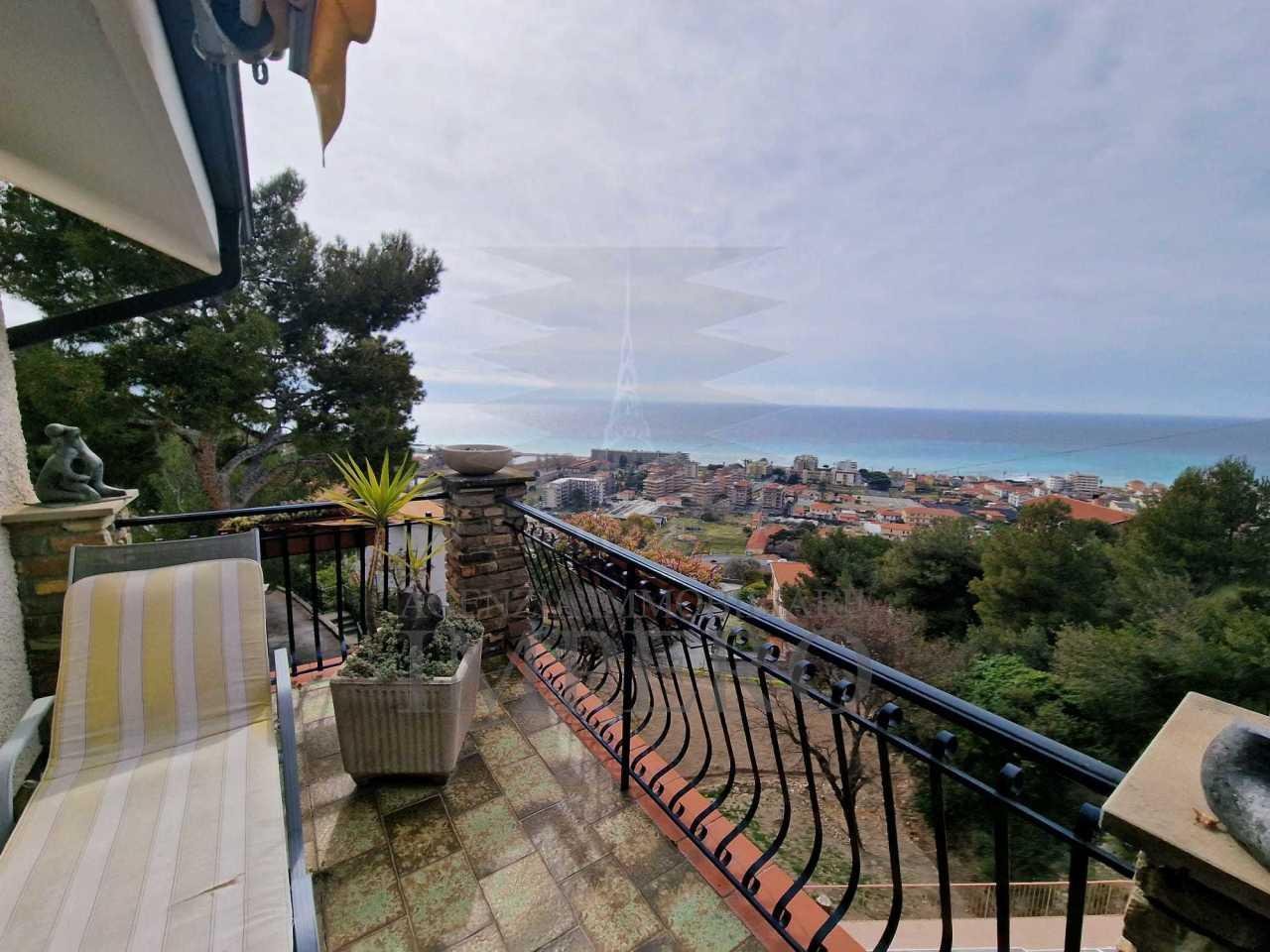 Sale Multivani, Ventimiglia foto
