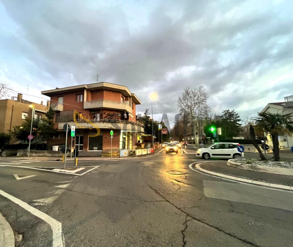 Affitto 2 vetrine, Senigallia Affitto 2 vetrine, Senigallia foto