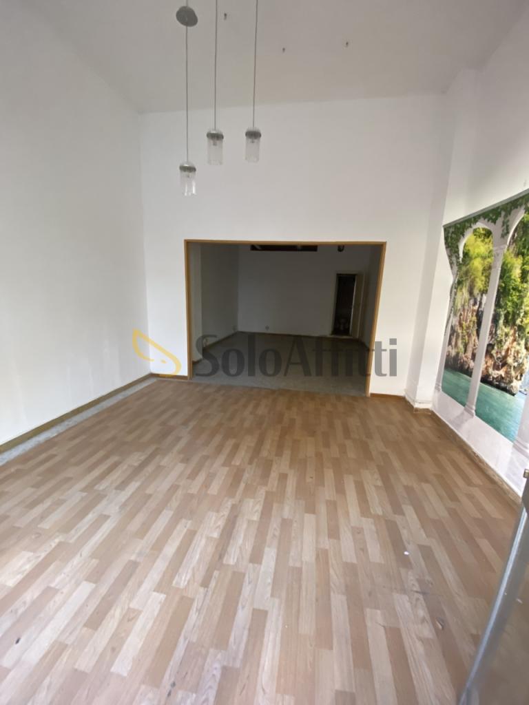 Affitto 1 vetrina, Grottammare foto