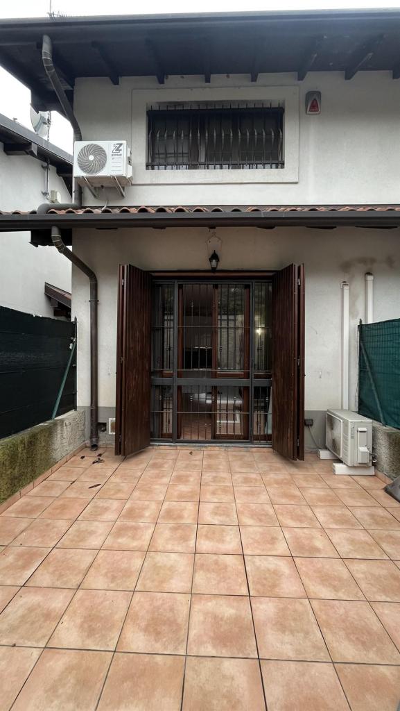 Vendita Villa a schiera, Caronno Pertusella foto