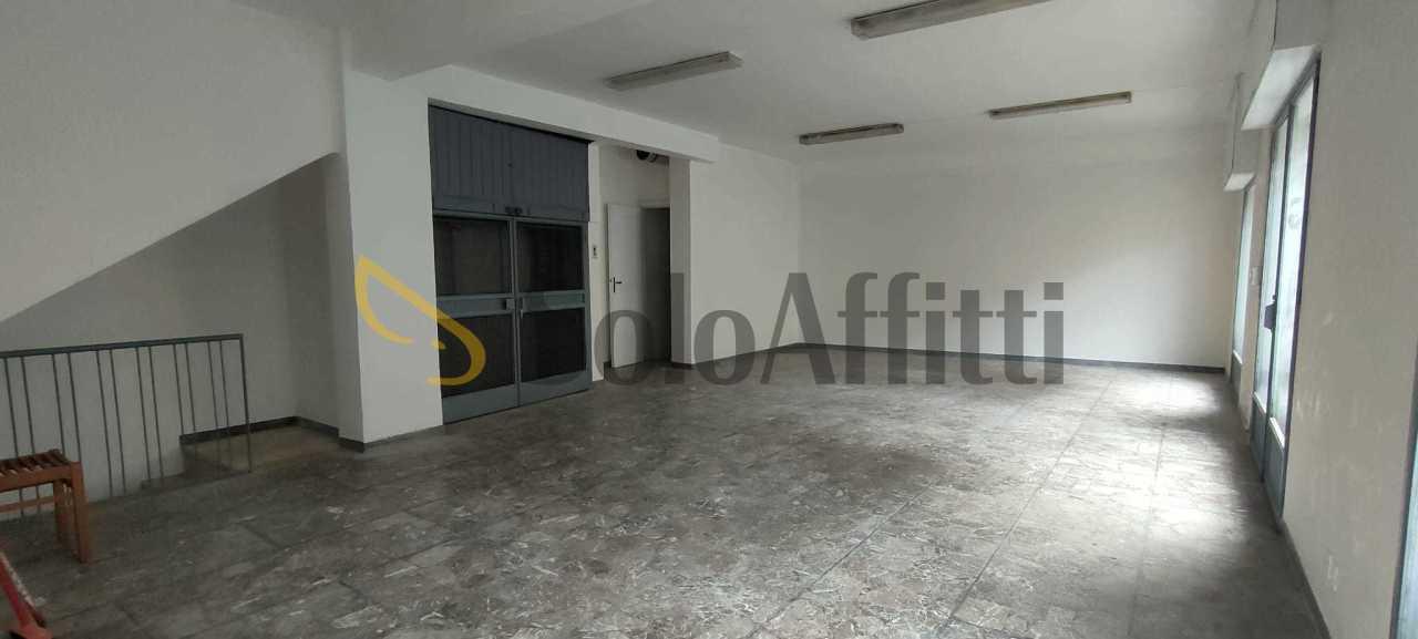 Affitto 3 vetrine, Frascati Affitto 3 vetrine, Frascati foto