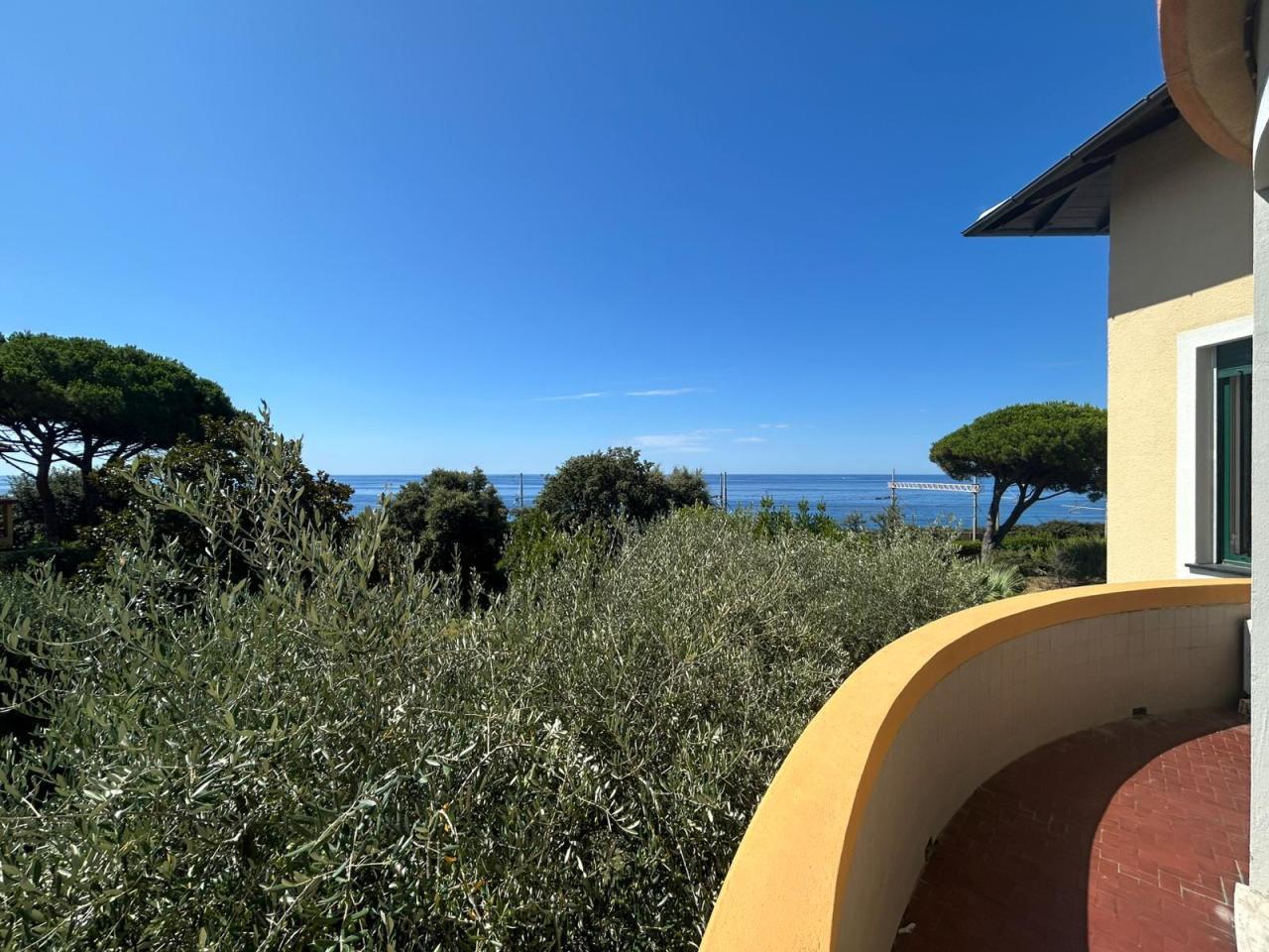Affitto Multivani, Genova foto
