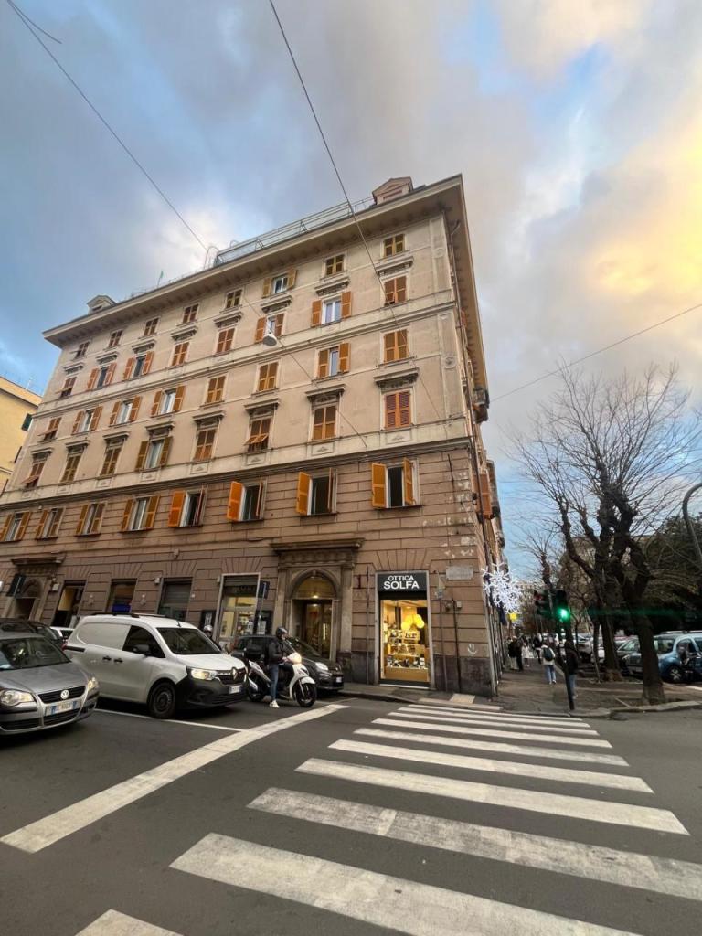 Vendita Esavani, Genova foto