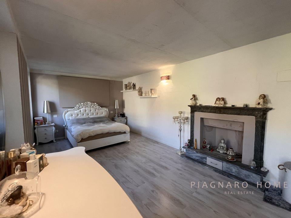Sale Rooms and rooms for rent, Tresana foto