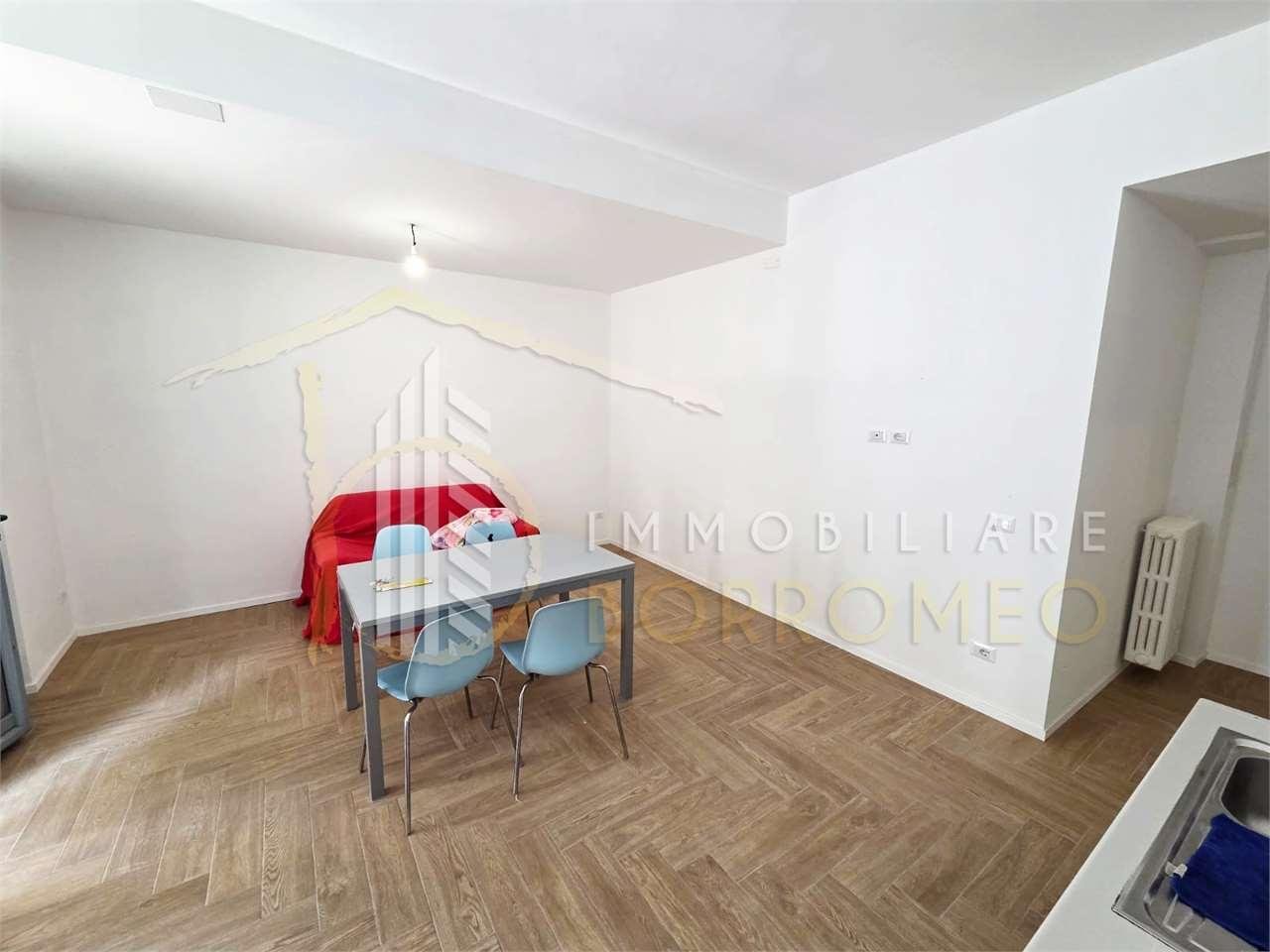 Sale vendita, Milano foto