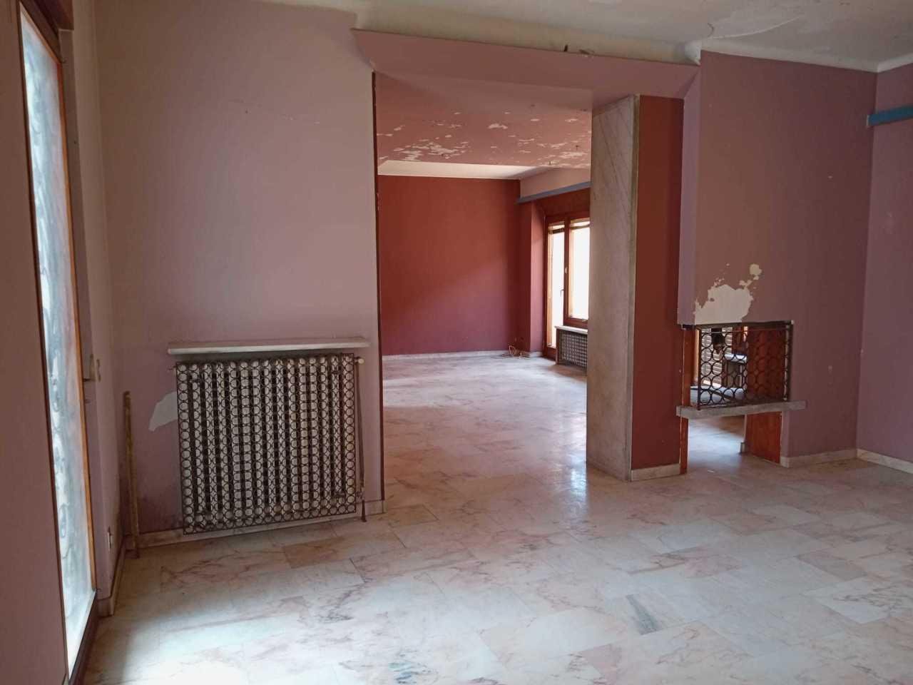 Vendita Pentavani, Arona foto